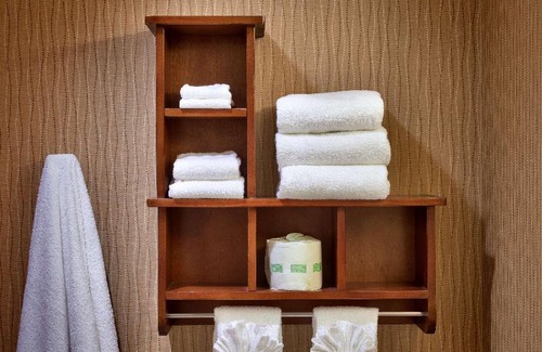 West Omaha Hotel | Hampton Inn Omaha/West Dodge Road, Old Mill