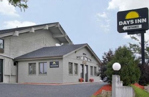 West Allis Hotel | Days Inn by Wyndham West Allis/Milwaukee