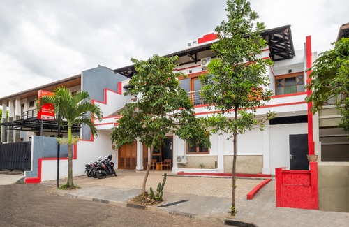 Bandung Hotel | OYO 2728 Sinulingga Residence