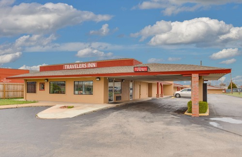 Midwest City Hotel | Travelers Inn Midwest City