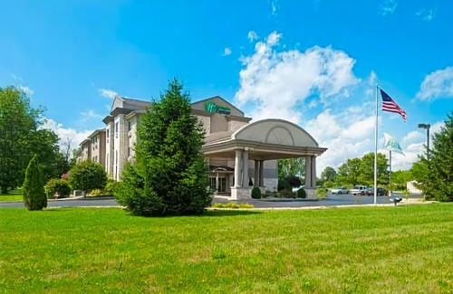 Bucyrus Hotel | Holiday Inn Express Hotel & Suites Bucyrus, an IHG Hotel