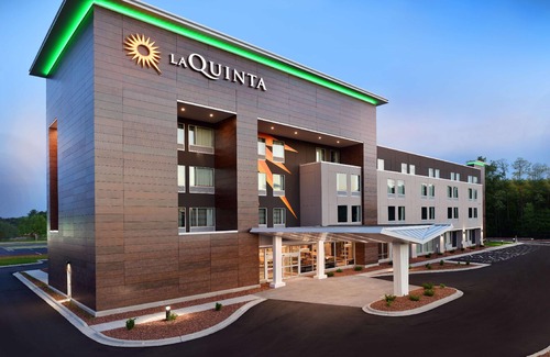 Lake Delton Hotel | La Quinta Inn & Suites by Wyndham Wisconsin Dells