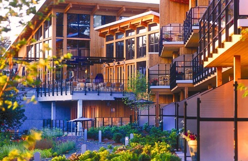 Brentwood Bay Hotel | Brentwood Bay Resort & Spa