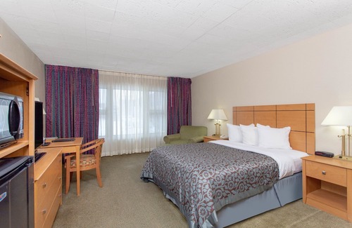Rhinelander Hotel | Days Inn & Suites by Wyndham Rhinelander