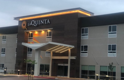 San Bernardino Hotel | La Quinta Inn & Suites by Wyndham San Bernardino