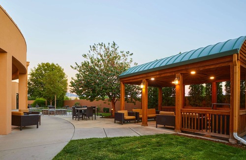 Medford Hotel | Courtyard Medford Airport