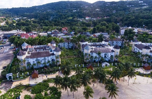 Ocho Rios Hotel | Sandcastles Beach Resort