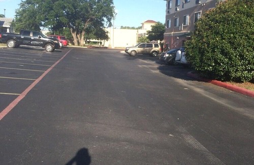 Hollywood Park Hotel | Days Inn & Suites by Wyndham San Antonio North/Stone Oak