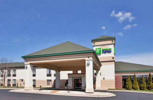 Village of Germantown Hotel | Holiday Inn Express Hotel Germantown - Northwest Milwaukee, an Ihg Hotel
