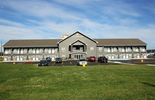 Paradise Hotel | Crossroads Inn & Suites