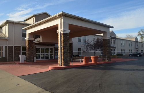 Junction City Hotel | Comfort Inn & Suites Junction City - near Fort Riley