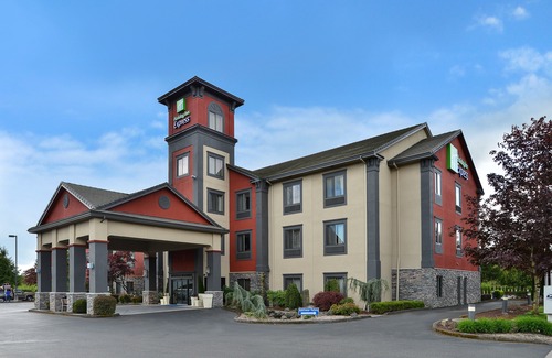 Pleasant Valley Hotel | Holiday Inn Express Vancouver North, an Ihg Hotel