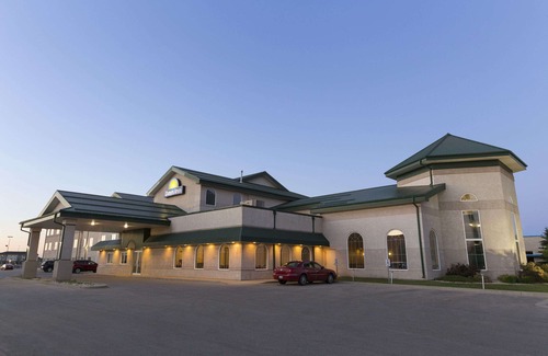 Winkler Hotel | Days Inn & Suites by Wyndham Winkler