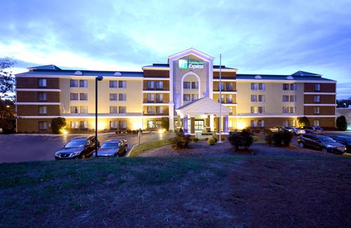 Innsbrook Hotel | Holiday Inn Express Richmond I-64 Short Pump Area, an Ihg Hotel