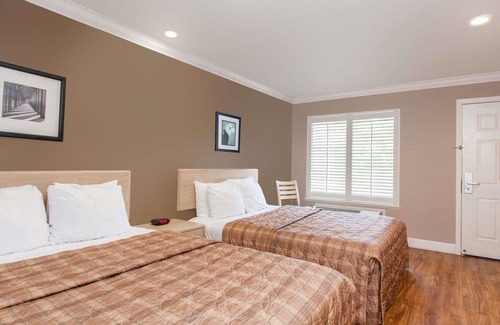 Paradise Valley Hotel | Days Inn by Wyndham San Francisco S/Oyster Point Airport