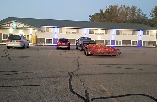 Faribault Hotel | Faribault Hometown Inn & Suites