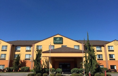 Monroe Hotel | Evergreen Inn & Suites