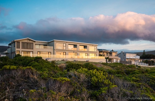 Sandbaai Hotel | Schulphoek House