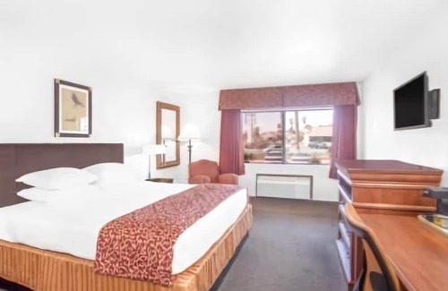 Barstow Hotel | Ramada by Wyndham Barstow