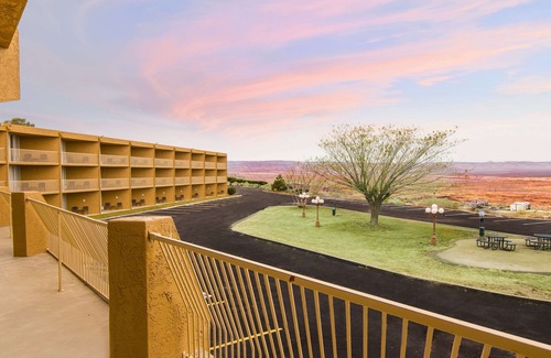 Page Hotel | Quality Inn View of Lake Powell - Page