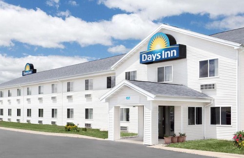 Neenah Hotel | Days Inn by Wyndham Neenah