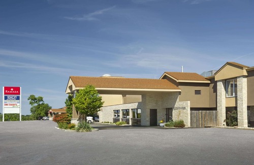 Jordan Harbour Hotel | Ramada by Wyndham Jordan/Beacon Harbourside Resort