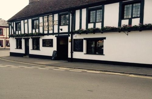 Mere Hotel | The George Inn