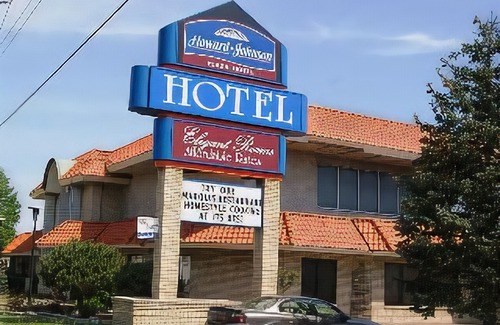 Windsor Hotel | Howard Johnson Plaza by Wyndham Windsor