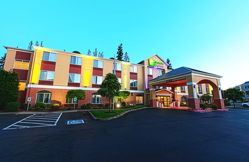 Canyon Park Hotel | Holiday Inn Express Bothell - Canyon Park, an Ihg Hotel