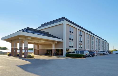 South Central Omaha Hotel | New Victorian Inn & Suites Omaha