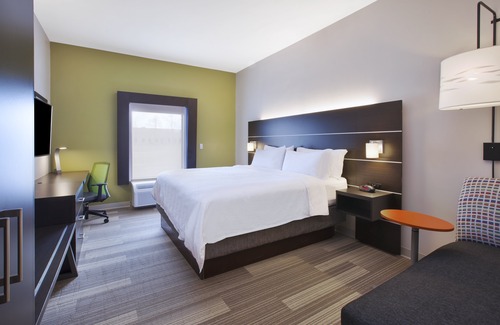 Tiffin Hotel | Holiday Inn Express Tiffin, an Ihg Hotel