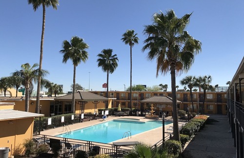 Bonanza Hotel | Americas Best Value Inn Laredo