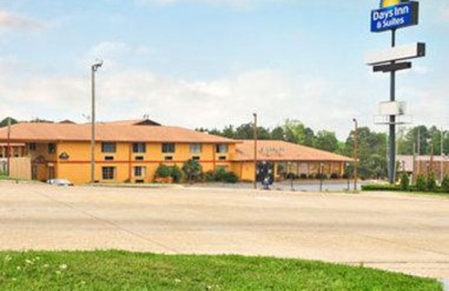 Marshall Hotel | Days Inn & Suites by Wyndham Marshall