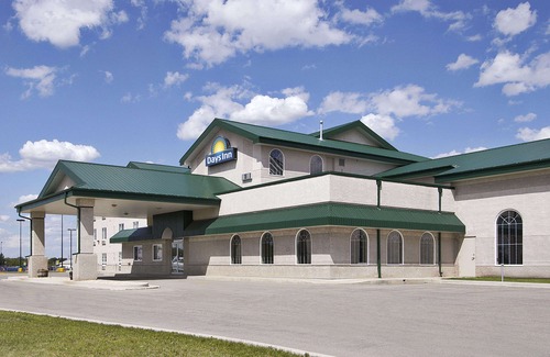 Winkler Hotel | Days Inn & Suites by Wyndham Winkler