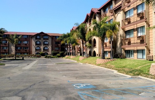 Lompoc Hotel | SureStay Plus Hotel by Best Western Lompoc