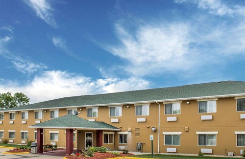 Manitowoc Hotel | Quality Inn Manitowoc