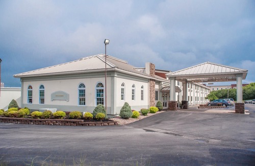 Watertown Hotel | Travelodge by Wyndham Watertown