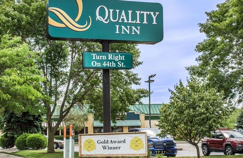 Manitowoc Hotel | Quality Inn Manitowoc