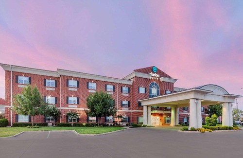 Sulphur Springs Hotel | Clarion Pointe Sulphur Springs hotel