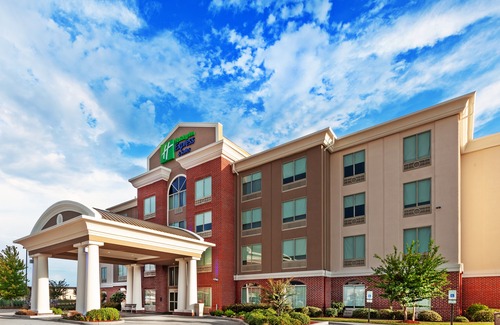 Springlake Hotel | Holiday Inn Express Hotel and Suites Shreveport South Park Plaza, an IHG Hotel