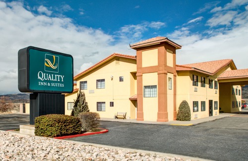 Grants Hotel | Quality Inn & Suites Grants