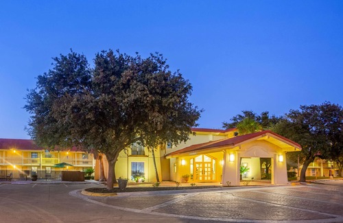 Eagle Pass Hotel | La Quinta Inn by Wyndham Eagle Pass
