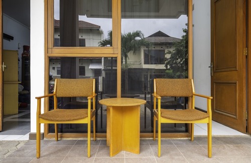Bandung Hotel | OYO 2728 Sinulingga Residence