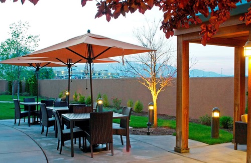 Medford Hotel | Courtyard Medford Airport