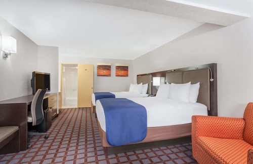 Woodbury Hotel | Days Inn by Wyndham Woodbury Long Island