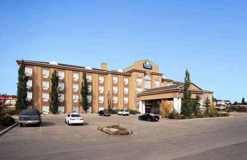 Strathmore Hotel | Days Inn & Suites by Wyndham Strathmore
