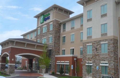 Overland Park Hotel | Holiday Inn Express & Suites Overland Park, an Ihg Hotel