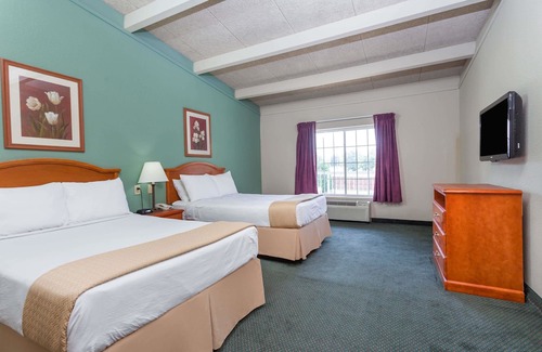 Lexington Hotel | Days Inn & Suites by Wyndham Lexington