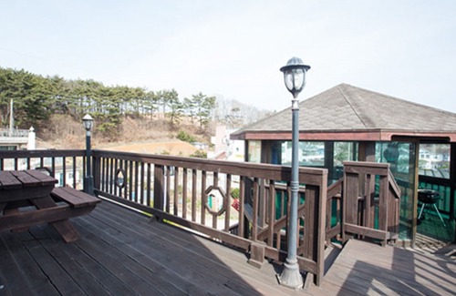 Kkotchi Hotel | Taean (Anmyeondo) Kkotji Lighthouse Pension