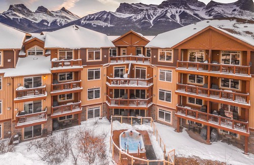 Canmore Hotel | Falcon Crest Lodge Canmore